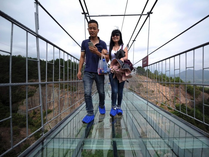 AP_china_glass_bridge_3_jt_150925_4x3_992
