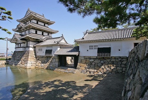 【香川】中国人が高松城跡石垣に日本人ヘイト落書き　テレビ朝日が隠蔽して報道