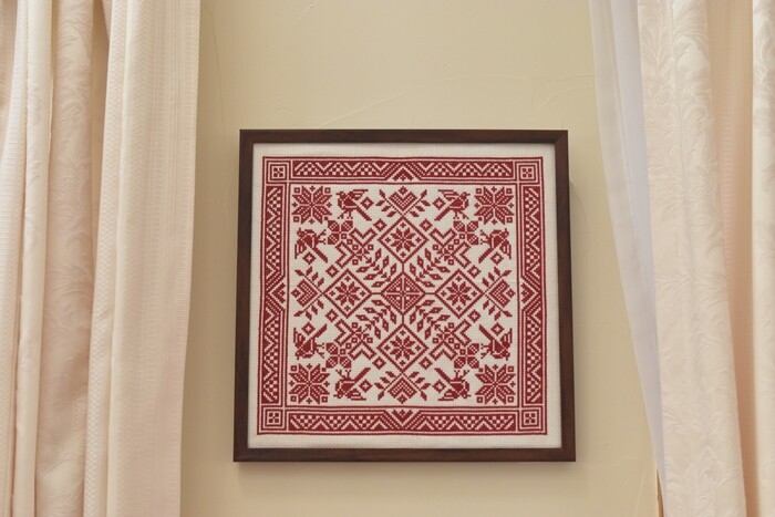 クロスステッチ完成と飾り方】おうち時間を癒しに♪無心で楽しむ刺繍と