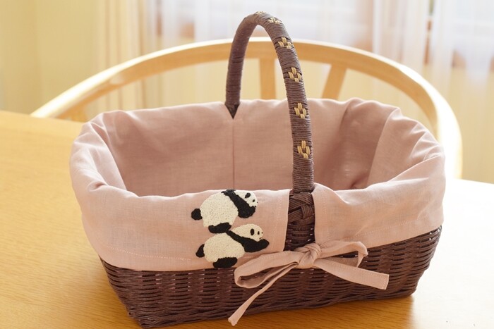 以前刺繍した「双子の赤ちゃんパンダ」でバスケットの内袋を作る