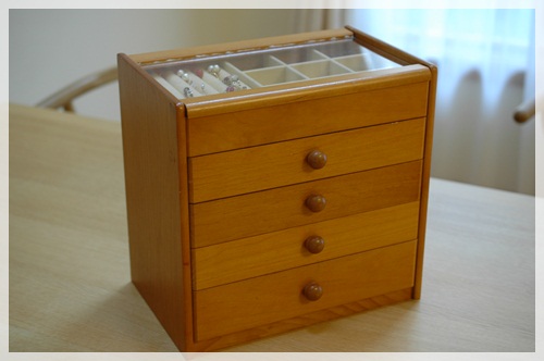 アクセサリー収納の改善 その１ ネックレス収納 Happy Go Lucky 心地いい暮らしのコツ Powered By ライブドアブログ