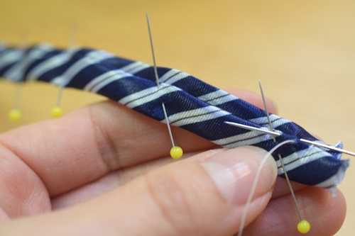 100均ネクタイが制服リボンに大変身 Eastboy風スクールリボンの作り方を紹介します Happy Go Lucky 心地いい暮らしのコツ Powered By ライブドアブログ