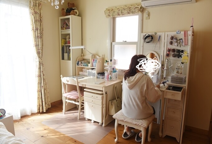 娘の部屋 女子大生 勉強道具よりもオシャレ用品が場所を占める Happy Go Lucky 心地いい暮らしのコツ Powered By ライブドアブログ 娘の部屋 女子大生 勉強道具よりもオシャレ用品が場所を占める Happy Go Lucky 心地いい暮らしのコツ Powered By ライブドアブログ