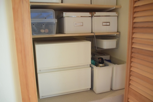 廊下収納を見直し３ W 薬 スプレー収納 Happy Go Lucky 心地いい暮らしのコツ Powered By ライブドアブログ