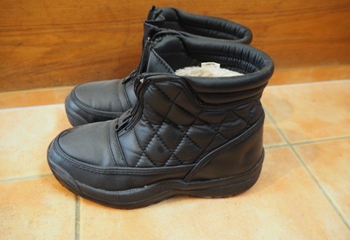 ダイソー 100均のケースを使って靴箱の収納力アップ Happy Go Lucky 心地いい暮らしのコツ Powered By ライブドアブログ