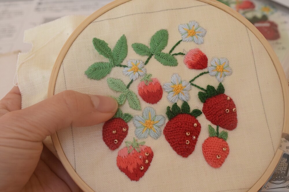 イチゴ刺繍をたっぷりのせてスカート、スカラップのデザインとイチゴ刺繍のジャケット MILASIC公式】キッズいちごワンピース 女の子 ガール 子供 イチゴ柄