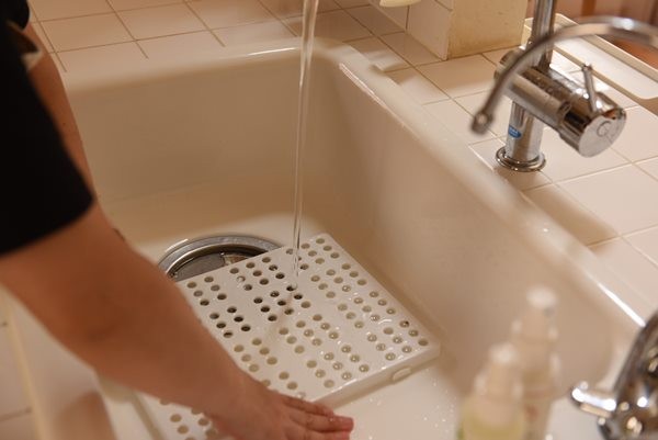 100均 シンクマットはこれに落ち着きました ジョイントすのこ ダイソー Happy Go Lucky 心地いい暮らしのコツ Powered By ライブドアブログ