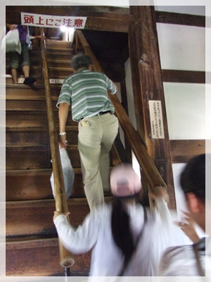 急な階段