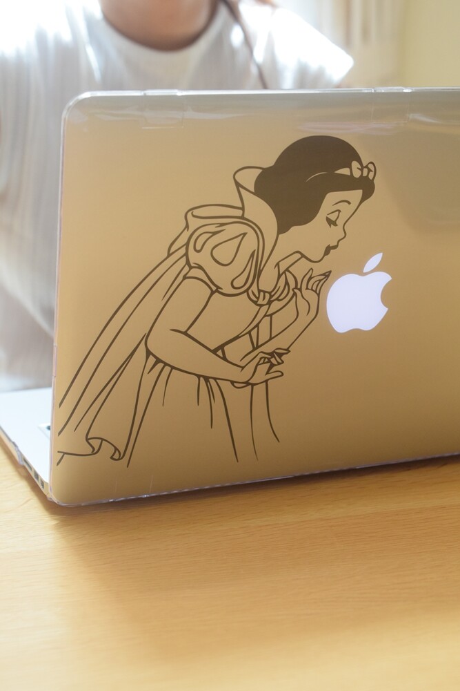 パソコンをオシャレに 女子大生用macbook Air ステッカーの貼り方 Happy Go Lucky 心地いい暮らしのコツ Powered By ライブドアブログ