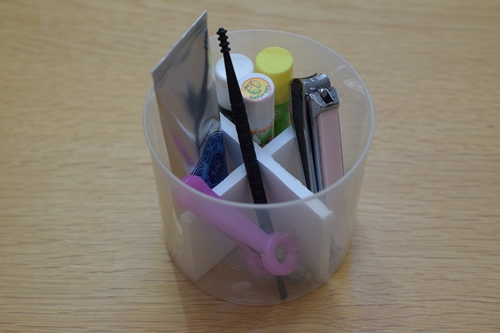 お金をかけずに引き出しを整頓 手作りの仕切りで爪切り リップクリームなど細かいものを立てて収納 Happy Go Lucky 心地いい暮らしのコツ Powered By ライブドアブログ