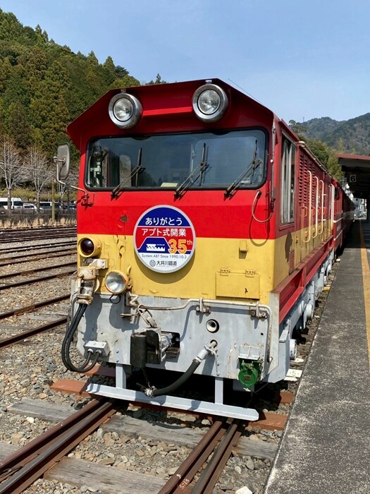 ９