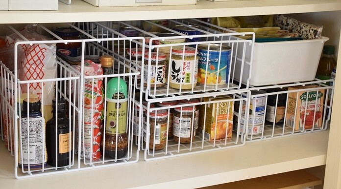 美化と使い勝手どちらを優先する パントリーのカゴに目隠しを作る Happy Go Lucky 心地いい暮らしのコツ Powered By ライブドアブログ