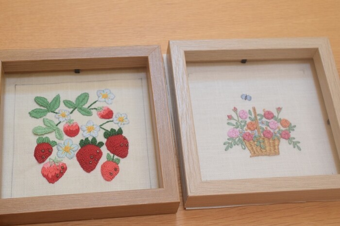 ちょっと大きめの額縁に刺繍作品を飾る方法♪クロスステッチで