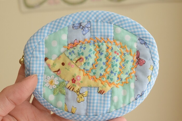 久しぶりのパッチワーク作品】はりねずみのミニポーチを作りまし