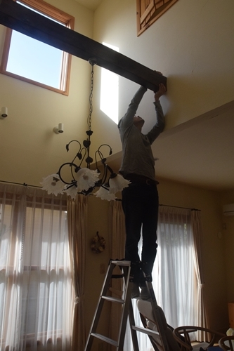 吹き抜け等 高所の大掃除に大活躍 クローゼットに収納できる脚立 Happy Go Lucky 心地いい暮らしのコツ Powered By ライブドアブログ