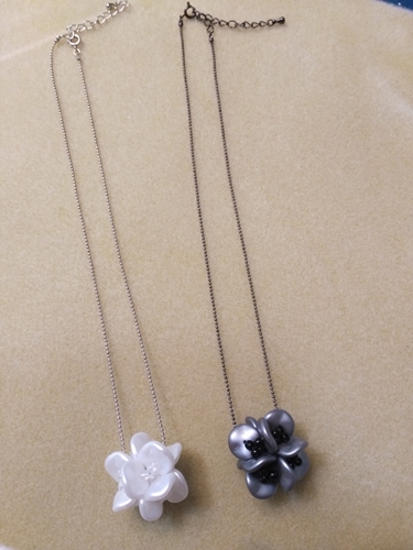 お花のネックレス