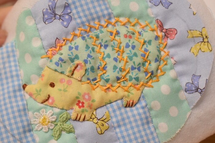 久しぶりのパッチワーク作品】はりねずみのミニポーチを作りまし