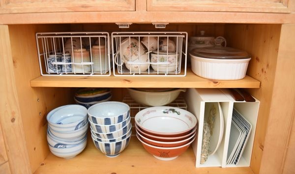 食器棚の整頓 下の扉の中に引き出し導入で奥まで使いやすく Happy Go Lucky 心地いい暮らしのコツ Powered By ライブドアブログ