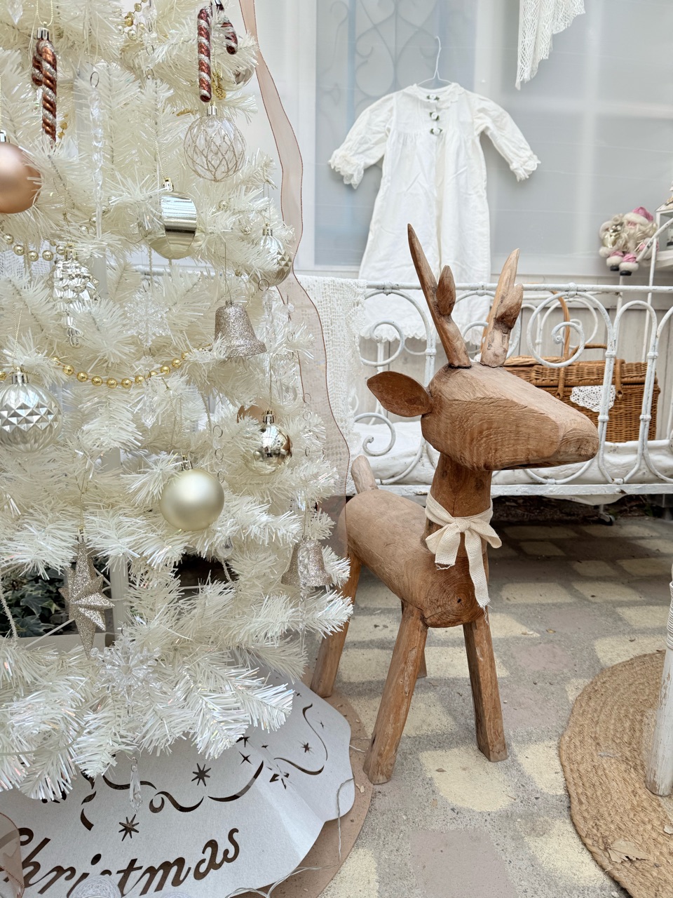 ✳︎ホワイトクリスマスの世界に優しいピンクのシクラメン : のばらの