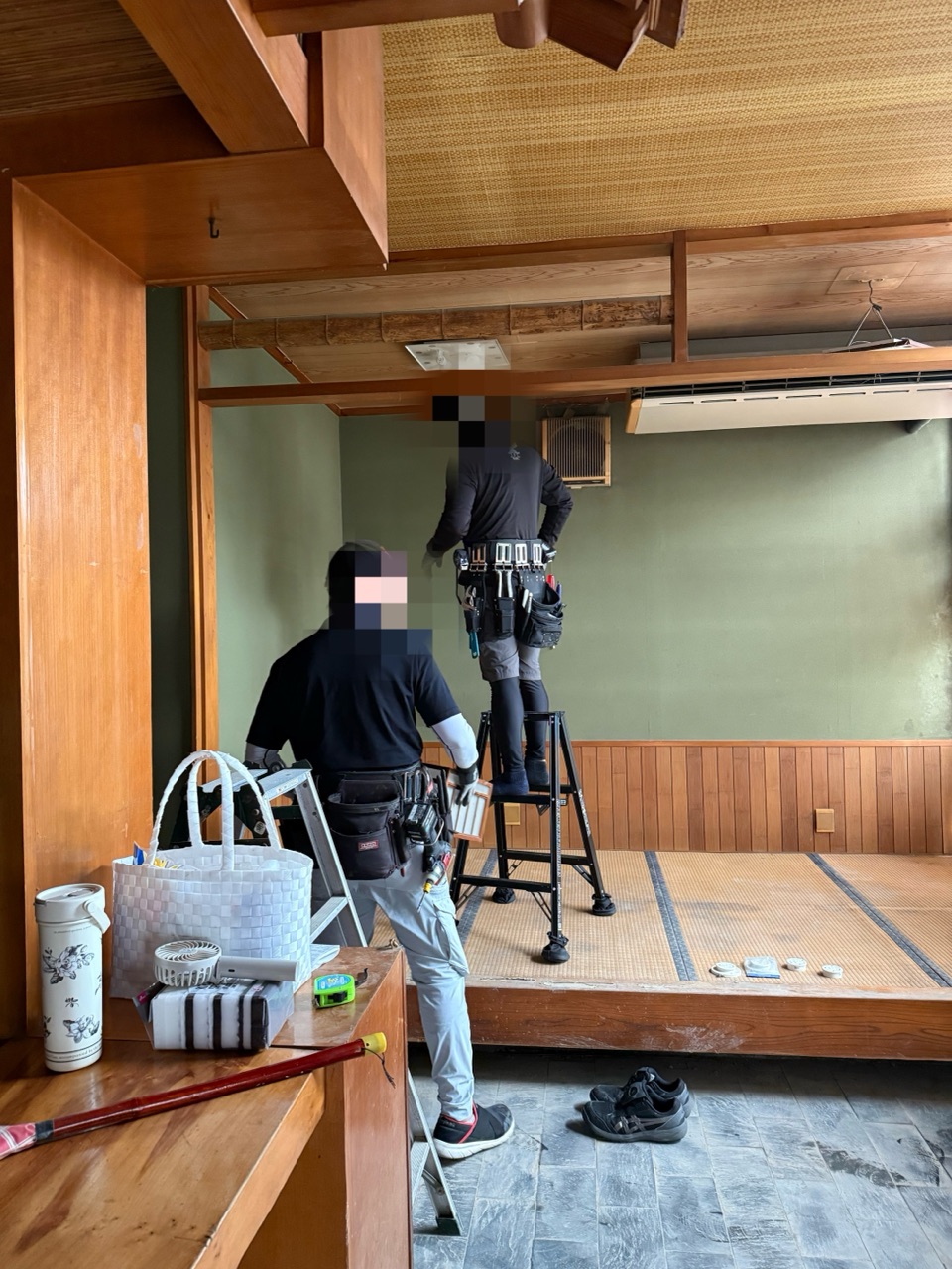 実家整理　古い掛け花入 実家の片付け第8話 電気工事行き詰まる｜出勤最終日 : のばらの