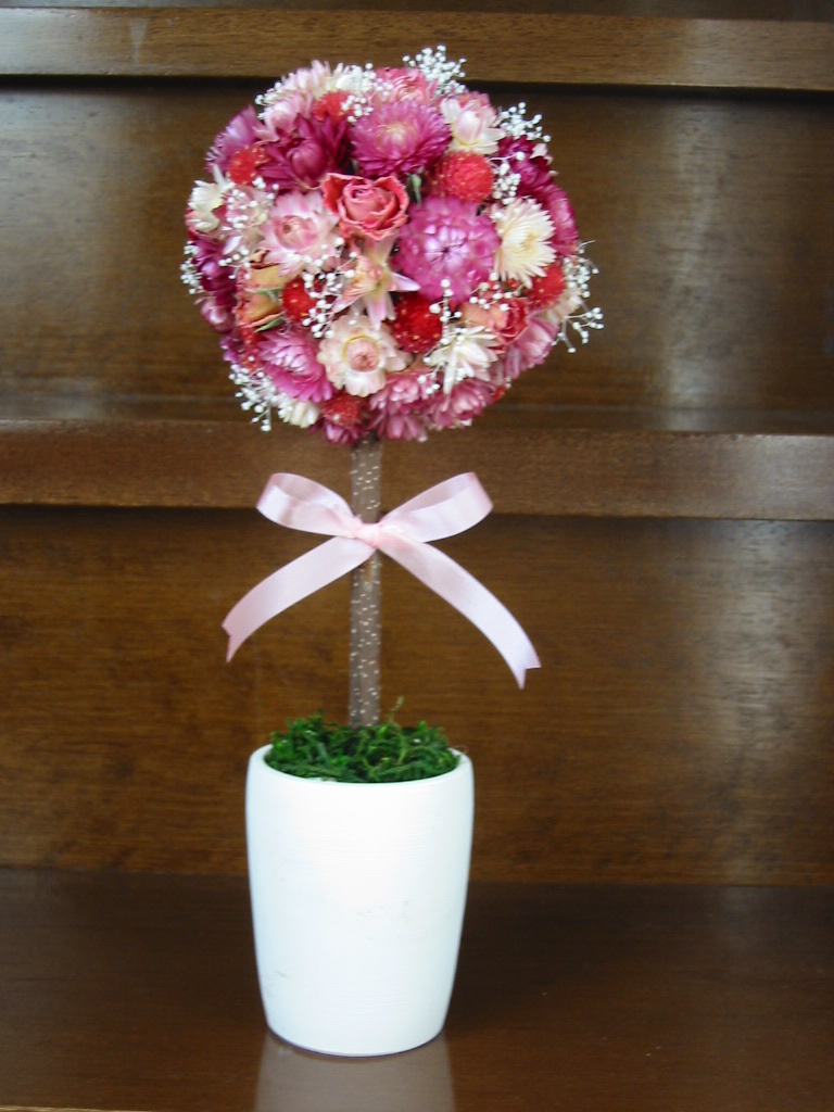 ピンクのトピアリーアレンジ ドライフラワー 花遊び ピンクのトピアリーアレンジ ドライフラワー 花遊び