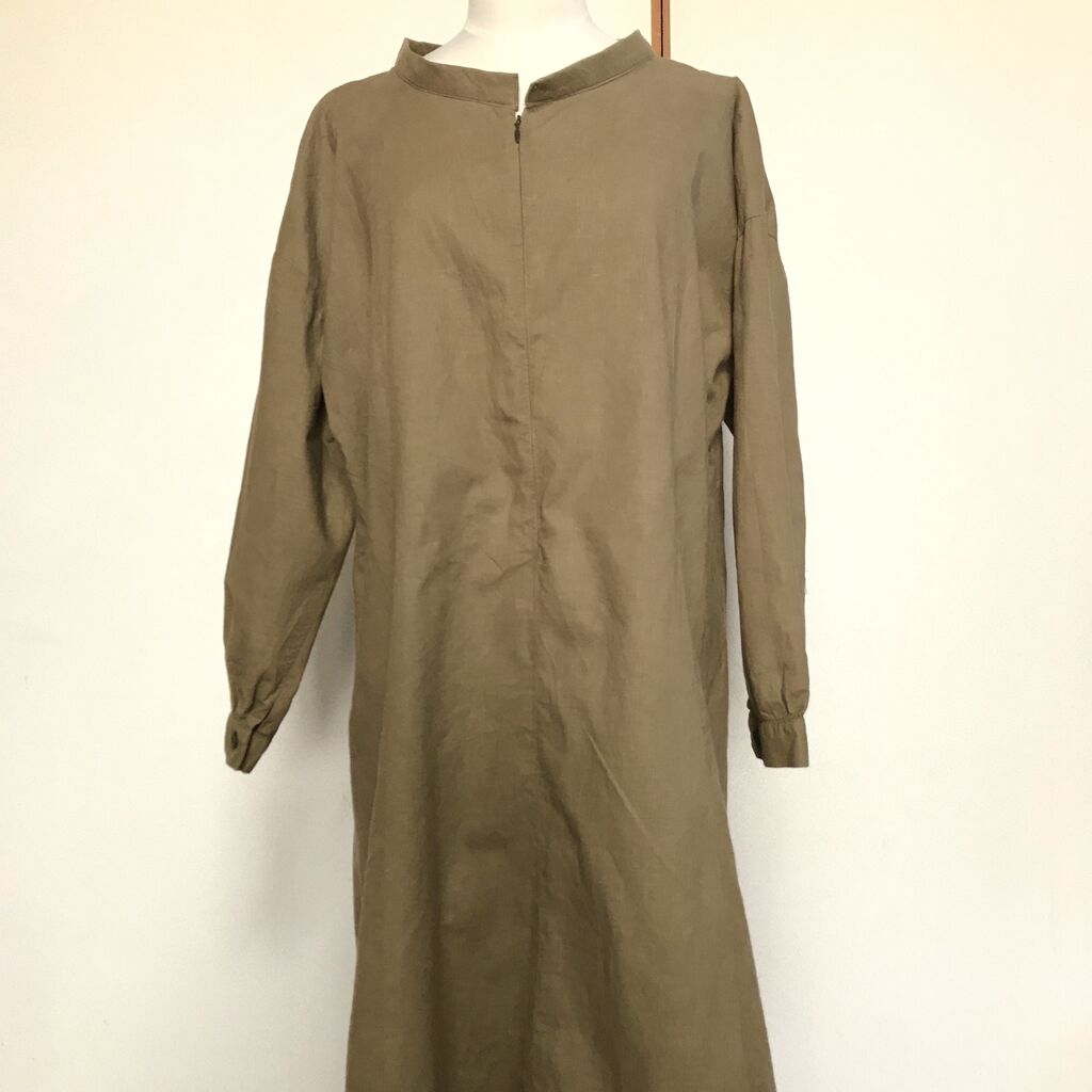 玉ねぎ染め 鉄媒染 のコットンリネンワンピース 花キャット