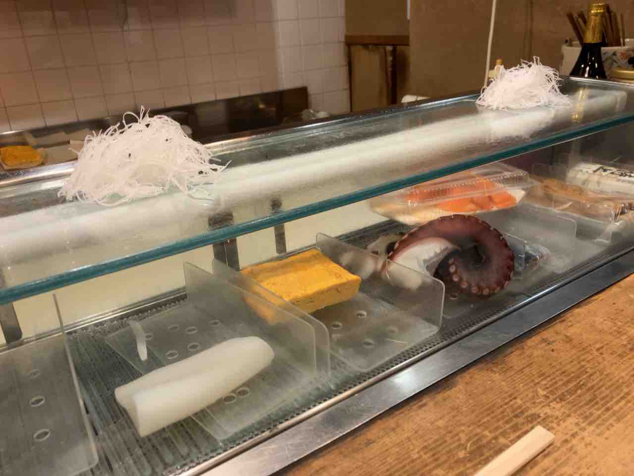 寿司屋のカウンターで飲めるなんてね 亀八鮨 : えいじの食べ物ブログ