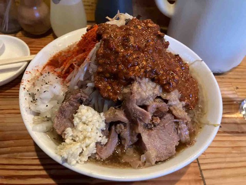 辛いの食べたきゃにかいやだよね　にかいや