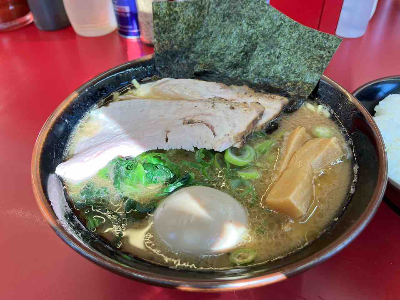 朝に食べる家系ラーメンはたまらないね 横浜ラーメン 相馬家 : えいじ