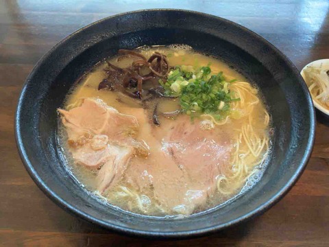 こんなに本格的な豚骨だったとは　麺屋小鉄