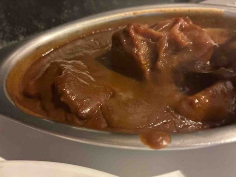辛口のビーフがこんなに美味いとは　カレーの店 ボンベイ 本店
