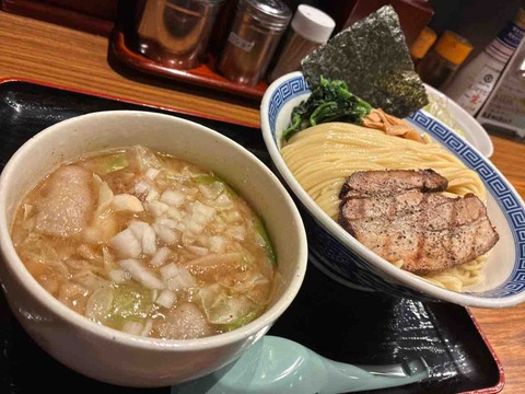 細い麺で角ふじのつけ麺を食べるんだって　優勝軒 柏店