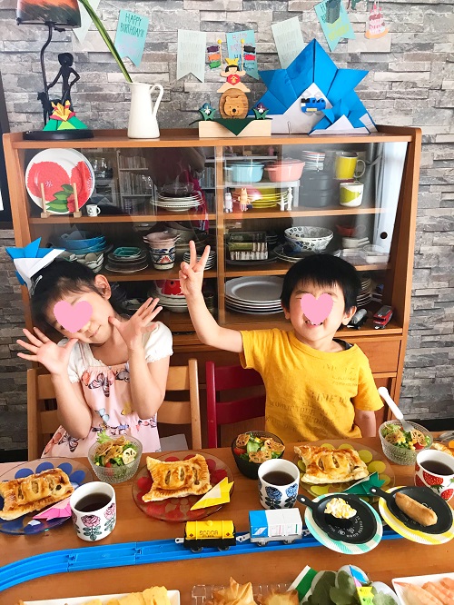 5歳誕生日パーティーの食卓 と 夢のケーキ Hanahana Smile Life Powered By ライブドアブログ 5歳誕生日パーティーの食卓 と 夢のケーキ Hanahana Smile Life Powered By ライブドアブログ