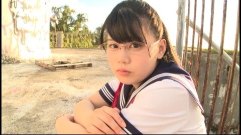 新城玲香 純真無垢な感じのお嬢さんのピチピチボディー！のトップ画像
