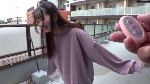 ノーパンに見える服装で VOTAN-108 (8)