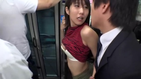 画像：すし詰め満員バスでムチムチ尻が僕の股間にド密着！思わずフル勃起したチ○ポがスカートめくり上げて挿入してしもた！！ 14枚