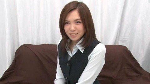 お昼休みのOLが「妊娠するかもしれないけど…もう指が止まらない」オマ○コに直がけザーメンを塗り込み・・・ 21