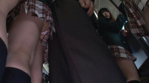 間違えたフリして女子高通学バス DANDY-331 (6)