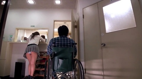 隣のベッドにお見舞いに来た SW-189 (56)