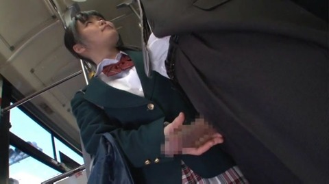 間違えたフリして女子高通学バス DANDY-331 (26)