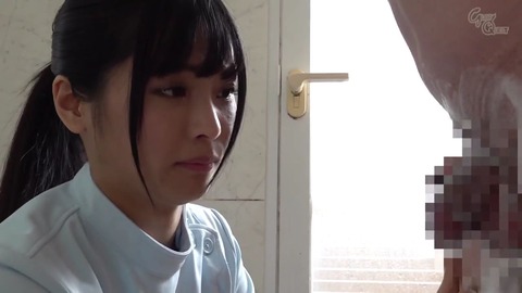 久留木玲 セクハラしては慰謝料としてたくさんお金をくれるご老人とセックスなさる美少女介護士 前半 15
