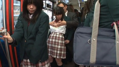 間違えたフリして女子高通学バス DANDY-331 (38)