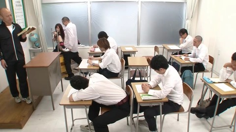 画像：女子校生中出しペット＆マシンバイブ黒人同級生にレイプされた上にクラス全員に輪姦イラマチオ⇒中出し輪姦！最後は機械（マシーン）に犯されて永遠に潮！潮！潮！ 39枚