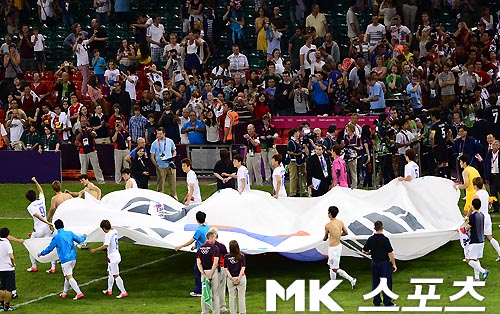 E7B04A04-E707-40E7-AA0C-2C6E7081471E