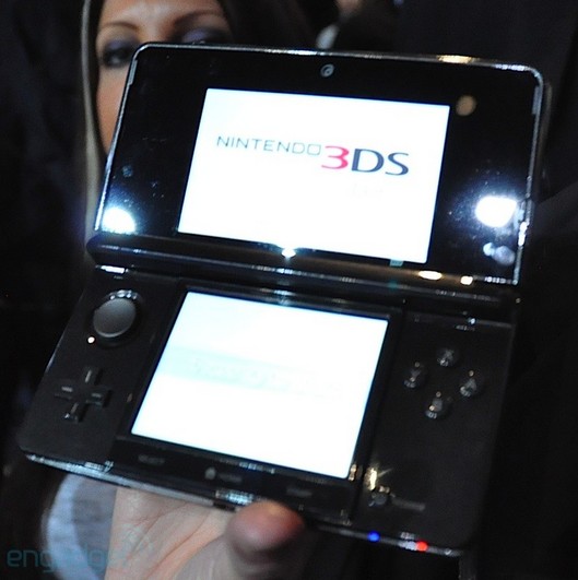 3ds-hands-2010-06-1512-33-50-rm-eng-1276624285