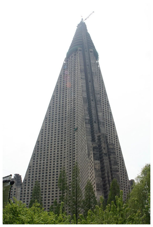 Ryugyong_Hotel_before_03