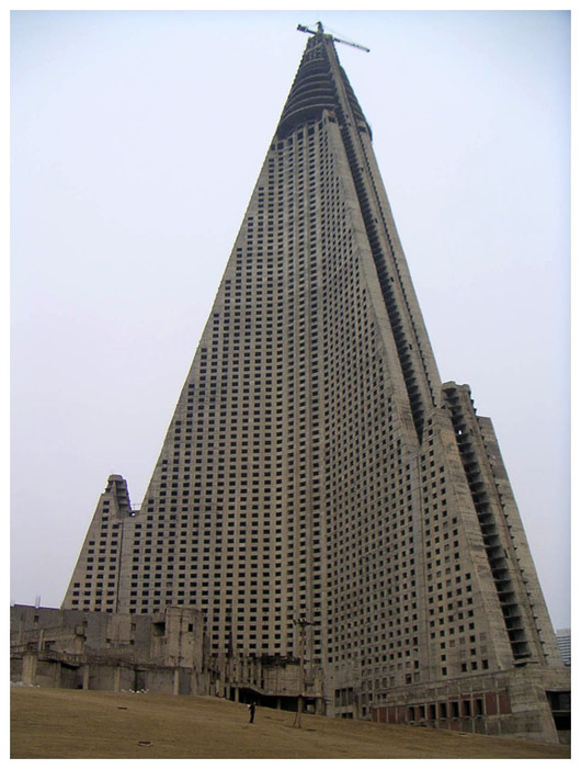 Ryugyong_Hotel_before_02