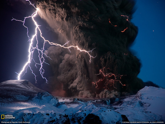eyjafjallajokull-volcano-lightning-iceland--w