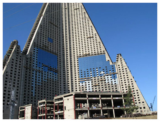 Ryugyong_Hotel_after_02