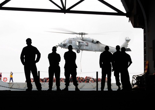 75558-a-helicopter-transports-aid-supplies